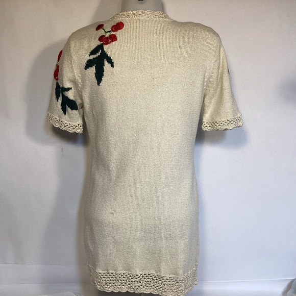 Liz Claiborne Embroidered Short Sleeve Sweater women’s size small - Picture 4 of 10